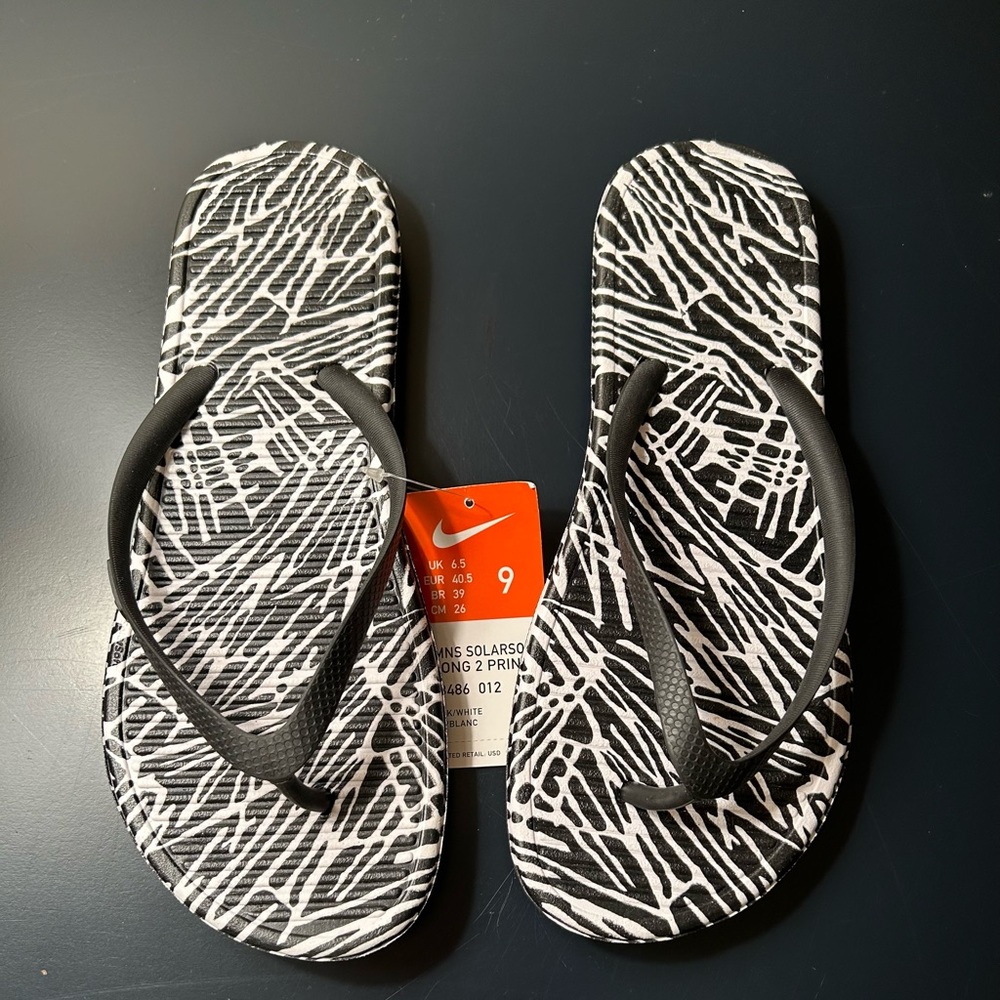 NIKE WMNS SOLARSOFT THONG 2 PRINT      Size 9 Women’s  Black and White